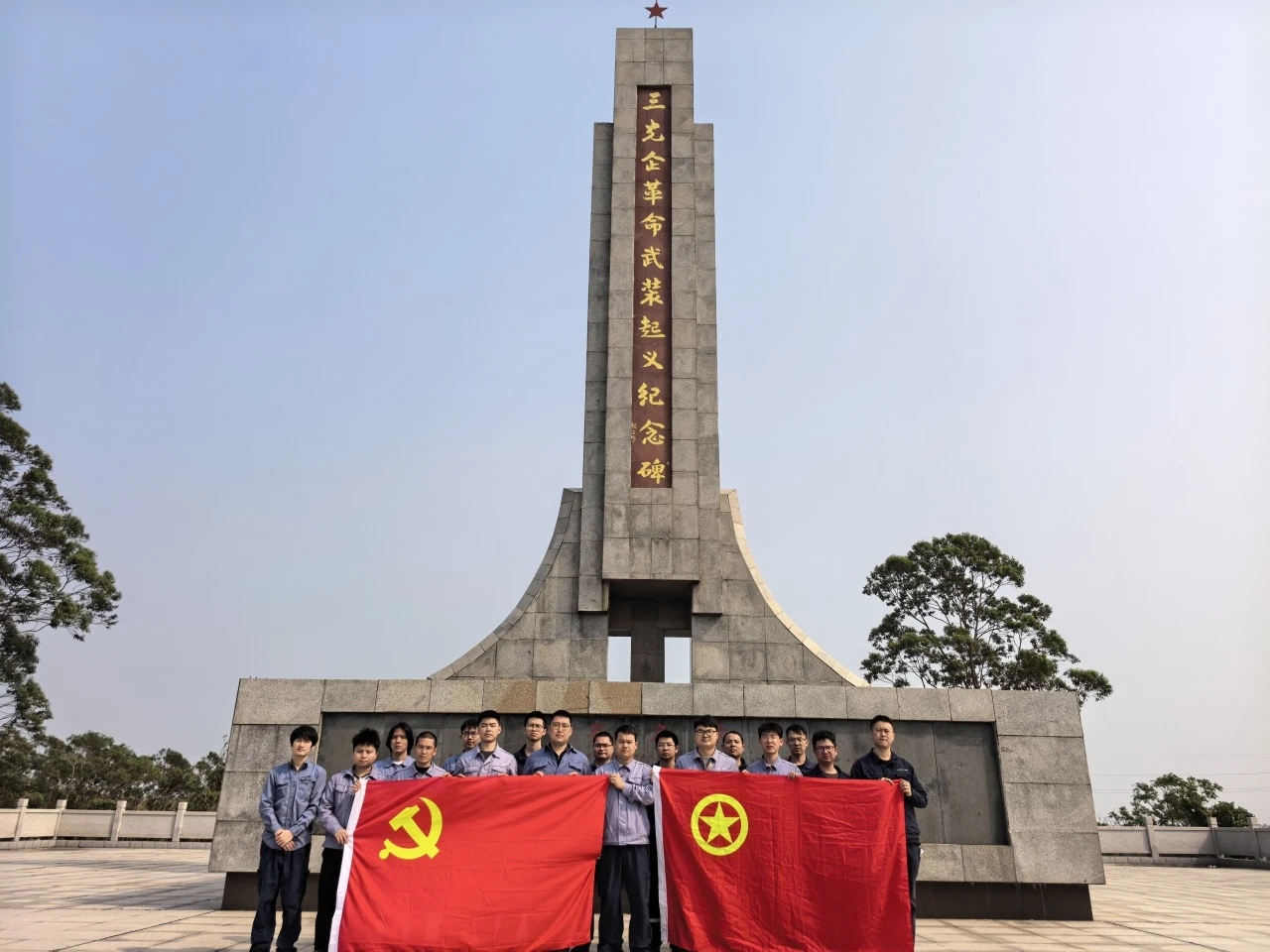 清明追思承古意，華龍護(hù)綠啟新篇